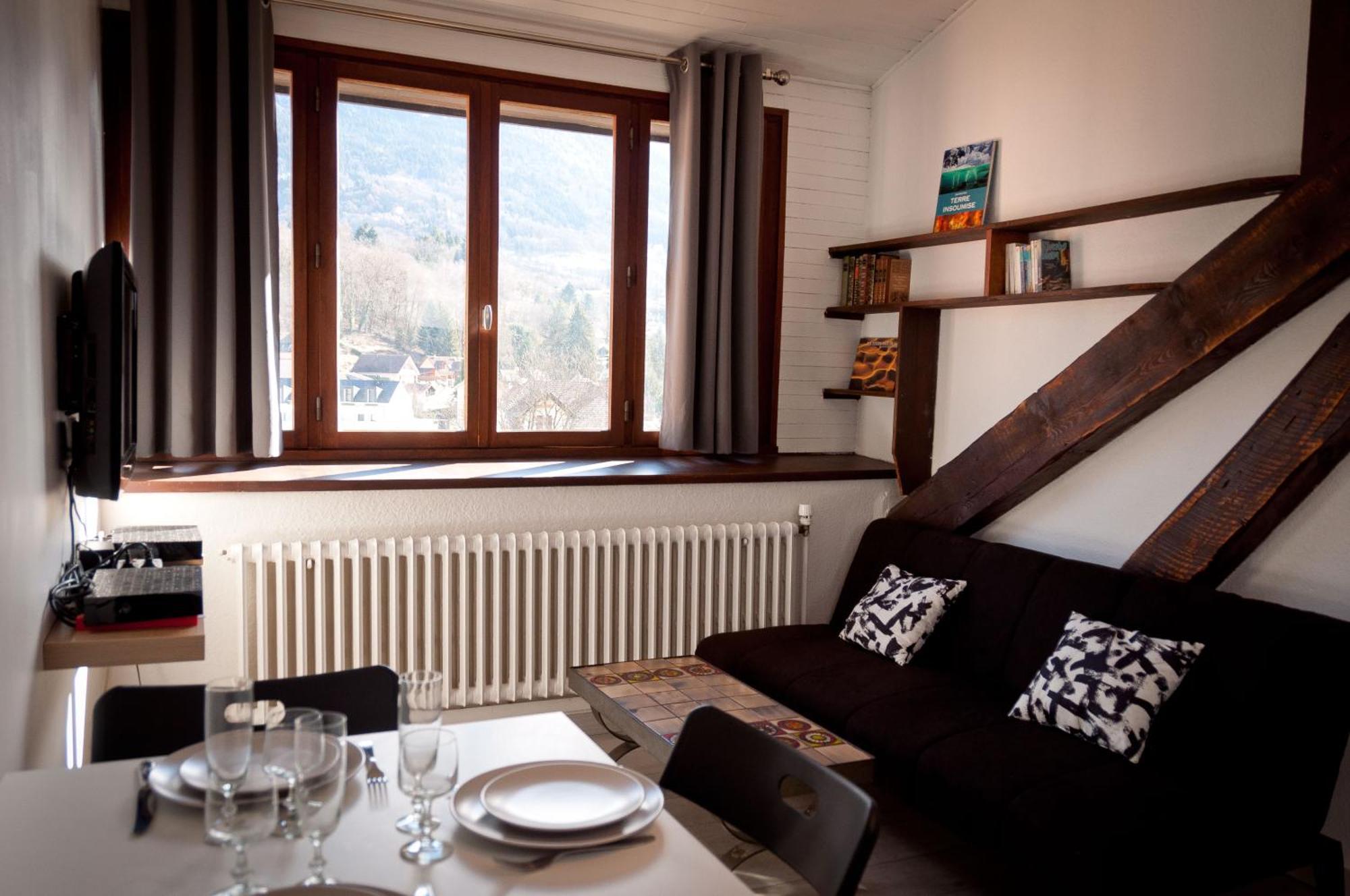 Apartment Le T2 Douillet D'uriage - Le Louvre - Cure Thermale Uriage- Proche Chamrousse - Jusqu'a 3 Personnes - Region Agreable En Toute Saison