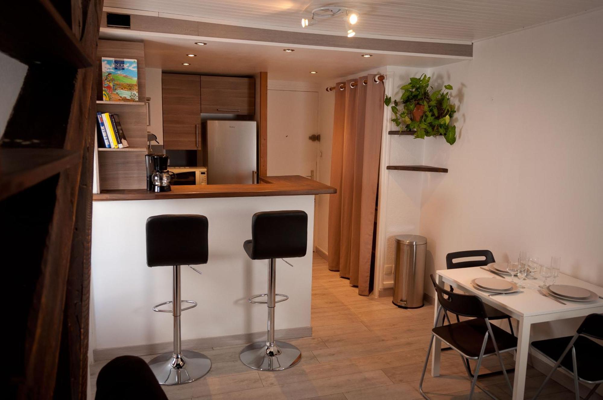 Le T2 Douillet D'uriage - Le Louvre - Cure Thermale Uriage- Proche Chamrousse - Jusqu'a 3 Personnes - Region Agreable En Toute Saison Apartment *