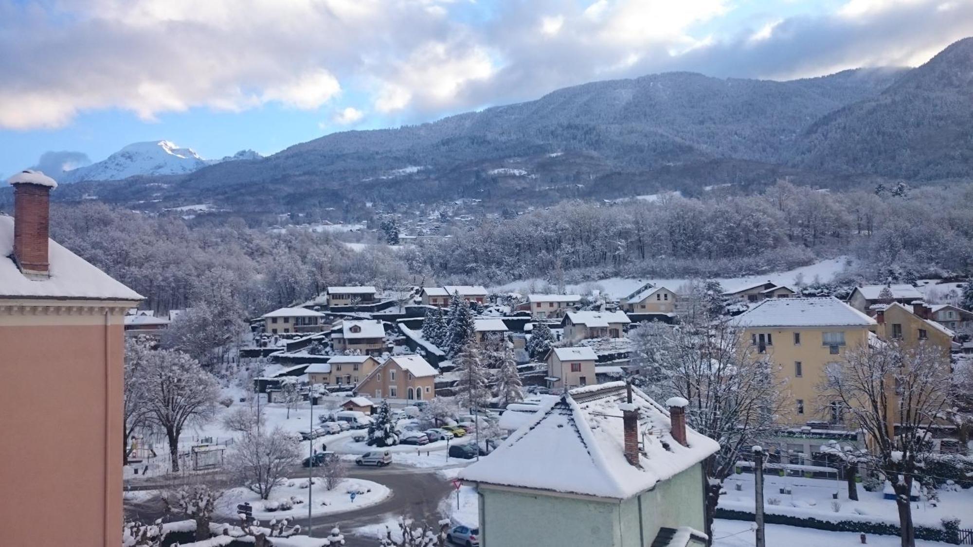 Le T2 Douillet D'uriage - Le Louvre - Cure Thermale Uriage- Proche Chamrousse - Jusqu'a 3 Personnes - Region Agreable En Toute Saison Vaulnaveys-le-Haut